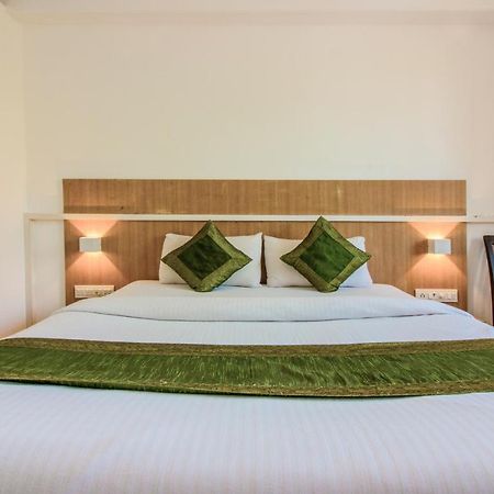 Treebo Trend Golden Nest Hotel Thane Bagian luar foto