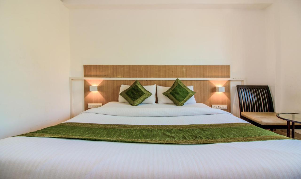 Treebo Trend Golden Nest Hotel Thane Bagian luar foto