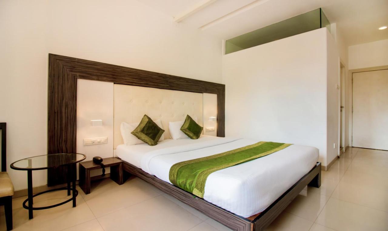 Treebo Trend Golden Nest Hotel Thane Bagian luar foto