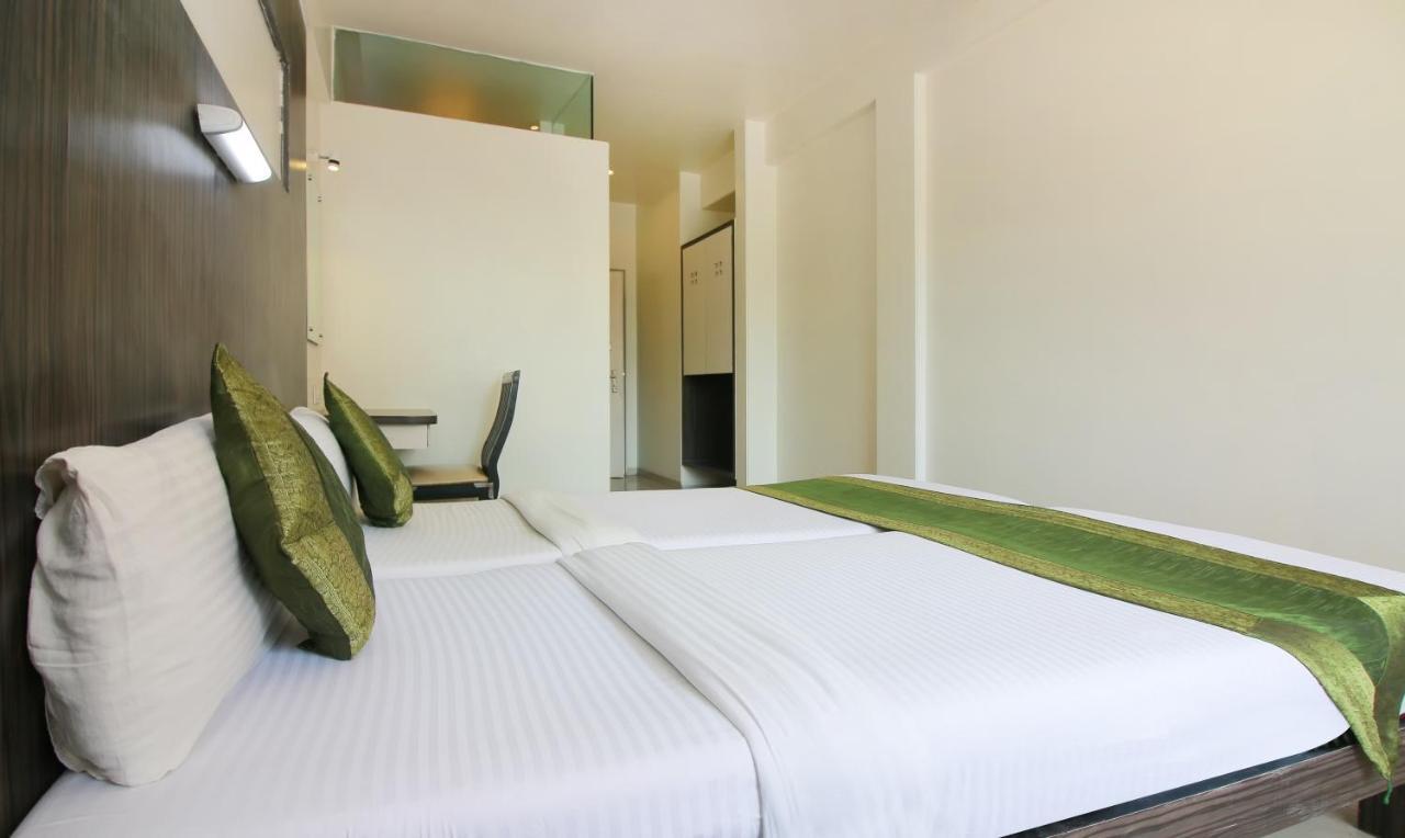 Treebo Trend Golden Nest Hotel Thane Bagian luar foto