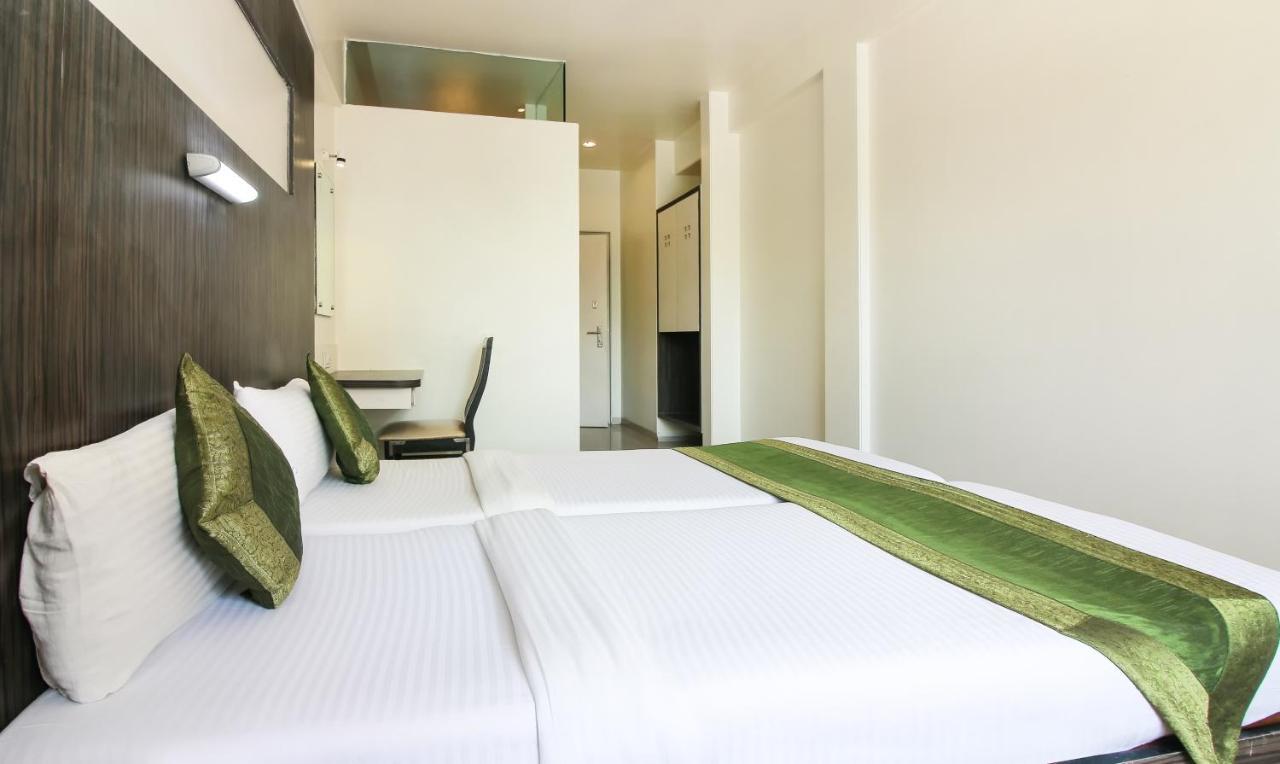 Treebo Trend Golden Nest Hotel Thane Bagian luar foto