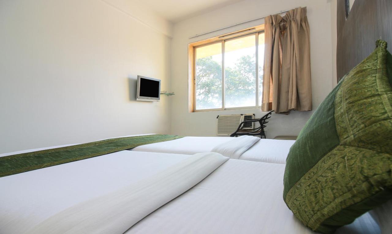 Treebo Trend Golden Nest Hotel Thane Bagian luar foto