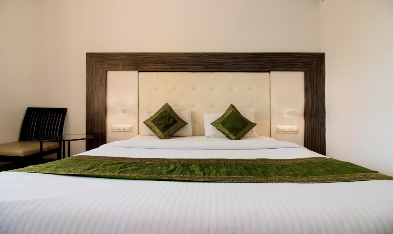 Treebo Trend Golden Nest Hotel Thane Bagian luar foto