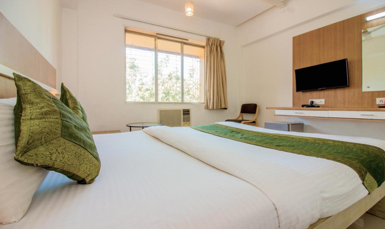 Treebo Trend Golden Nest Hotel Thane Bagian luar foto