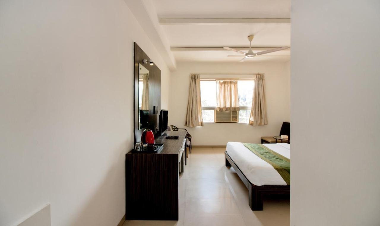 Treebo Trend Golden Nest Hotel Thane Bagian luar foto